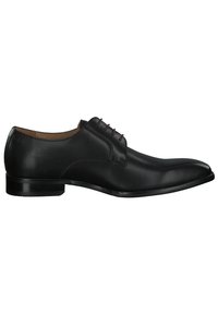 Chaussure en cuir noir avec un bout pointu, un talon plat et des lacets bordeaux. Texture lisse et design minimaliste avec une finition polie.