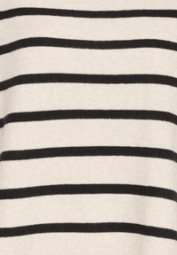Gestreifter Pullover mit abwechselnd schwarzen und cremefarbenen horizontalen Linien, aus weichem Stoff gefertigt, mit einer glatten Textur.