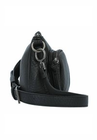 Borsa a tracolla nera in pelle con texture trapuntata, forma rotonda, hardware in argento e tracolla regolabile. Include un compartimento con zip.