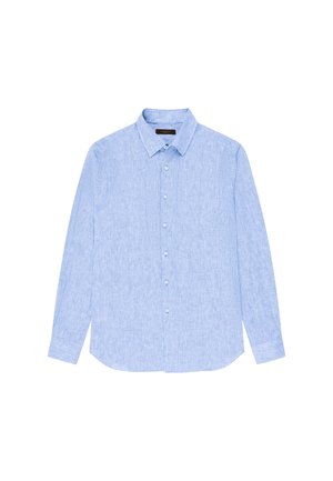 Jasnoniebieska koszula z długim rękawem i kołnierzykiem, wykonana z teksturowanego materiału, prezentowana na białym tle.