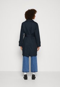 Marc O'Polo SHORT WITH BELT DOUBLE BREASTED LAPEL COLLAR - Trenčkot - deep blue sea