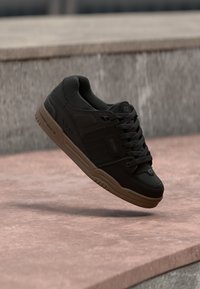 Non sélectionné, black/tobacco