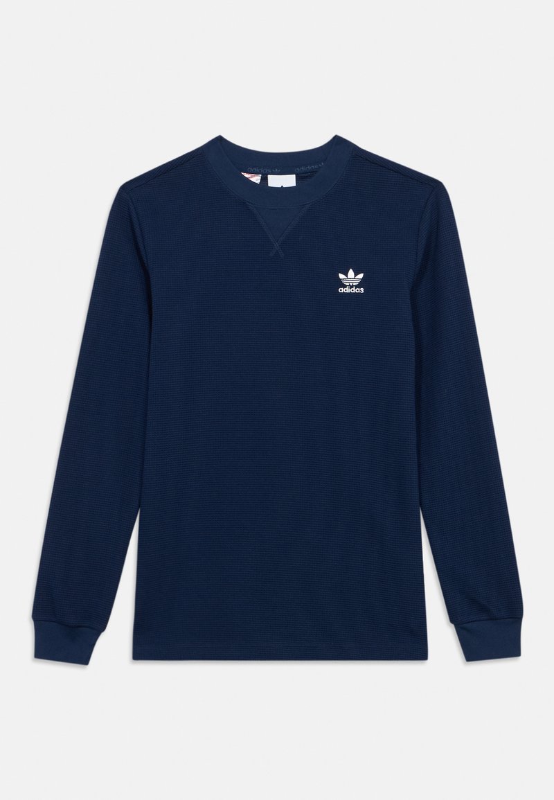 Sweat-shirt à manches longues bleu marine en tissu texturé, avec un col rond et un petit logo Adidas blanc sur la poitrine.