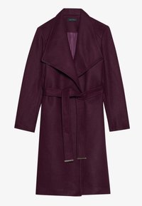 Cappotto in misto lana color bordeaux con colletto ampio, maniche lunghe e cintura in vita. Presenta una texture liscia e dettagli in argento sulla cintura.
