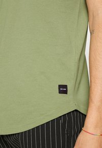 Only & Sons ONSMATT LIFE LONGY TEE - T-shirt básica - oil green