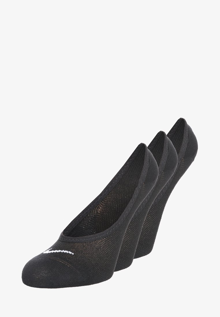 Meias de tornozelo pretas em pacote de três, com uma textura suave e um destaque em logo branco na ponta. Design elegante e de corte baixo.