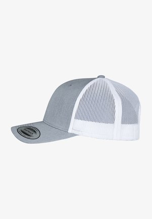 Gorra de tela gris con la parte trasera de malla blanca. Cuenta con un visera plana y cierre ajustable tipo snapback. Incluye un parche con logo en la parte frontal.