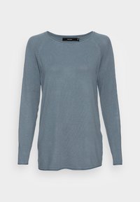 Blauer langärmeliger Pullover aus Strickstoff mit Rundhalsausschnitt, der über eine Nahtverarbeitung an den Schultern und einen geraden Saum verfügt.