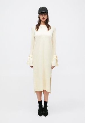 CARMEN LONG DRESS - Svetríkové šaty - cream