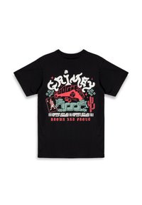 Camiseta de algodón negra con un estampado gráfico colorido que incluye "GRIMEY" y "BROWN AND PROUD". El diseño presenta formas abstractas y acentos.