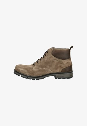 Stivaletti alla caviglia in suede marrone con chiusura a lacci, dotati di un tacco in pelle marrone scuro a contrasto e una suola in gomma texturizzata.