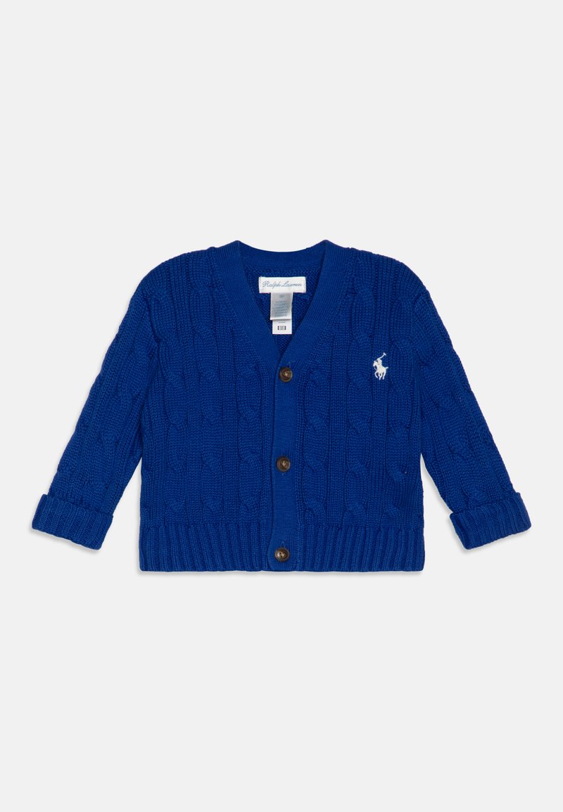 Blau gestrickte Strickjacke mit V-Ausschnitt, Knopfleiste und gerippten Manschetten. Sie verfügt über ein strukturiertes Zopfmuster und ein kleines gesticktes Logo.