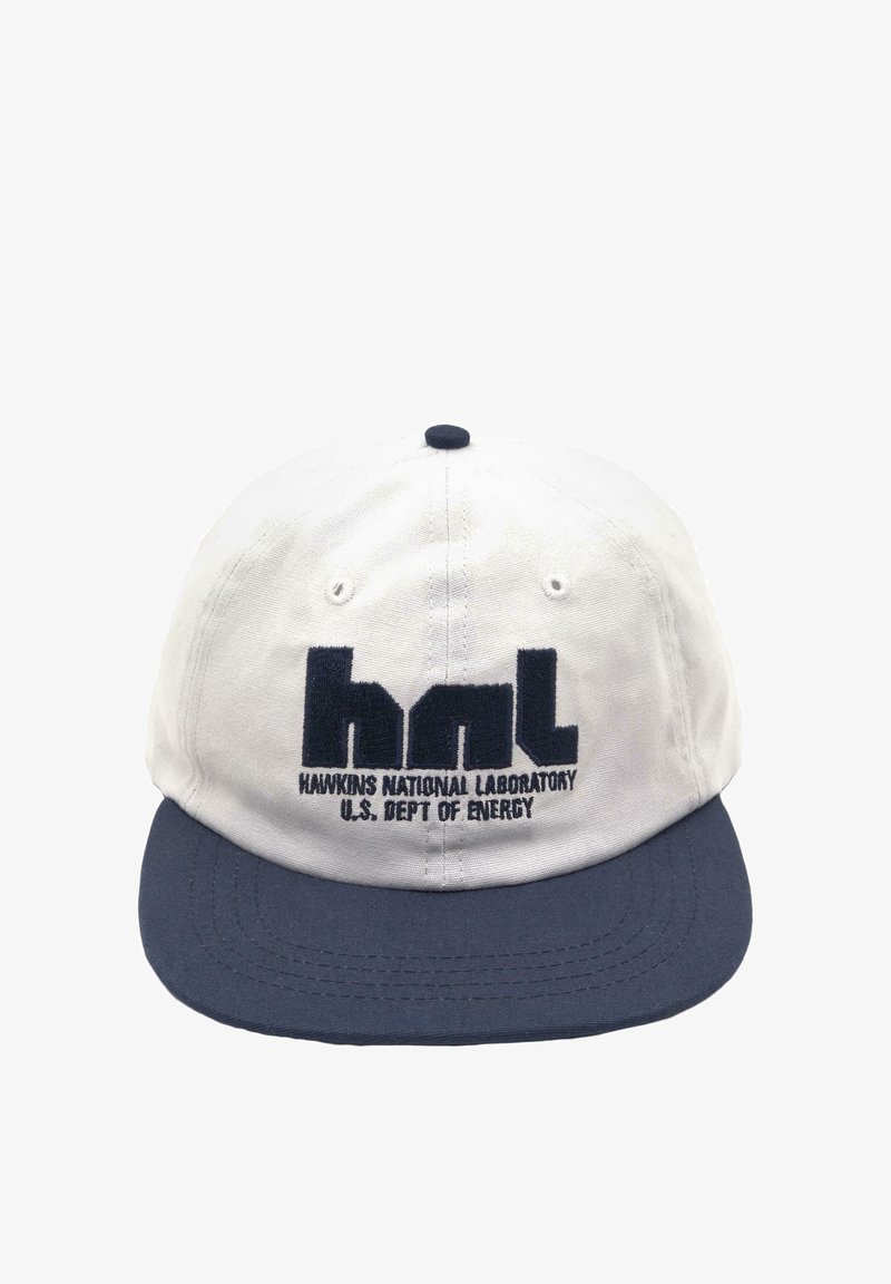 Casquette de baseball blanche et marine avec l'inscription "HNL Hawkins National Laboratory U.S. Dept of Energy" brodée sur le devant.