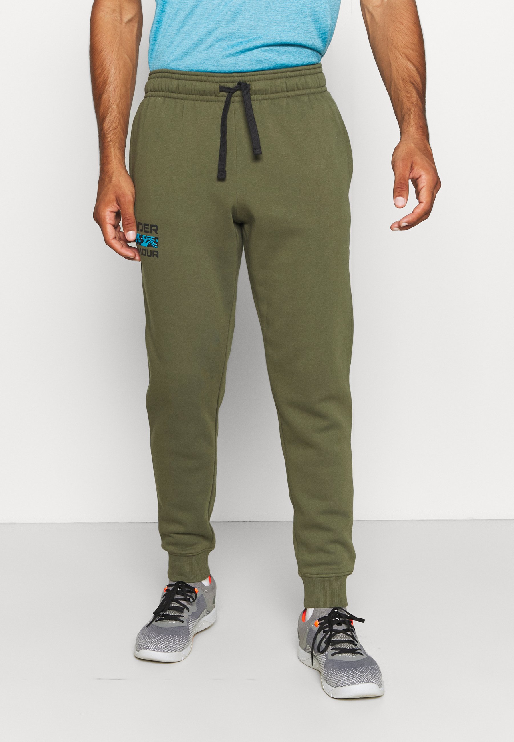 Under Armour RIVAL SIGNATURE - Tracksuit bottoms - green - Zalando.de