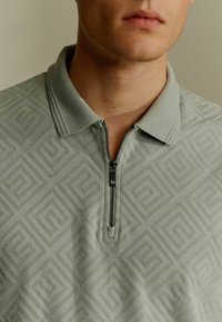 Next FLOCKED - Pikeepaita - grey