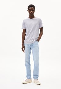 ARMEDANGELS JAAMEL STRUCTURE - T-Shirt basic - misty morning/luna rock