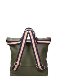 Borsa a tracolla verde in pelle con manici in tessuto a strisce duali nei colori blu navy, bianco e arancione. Presenta hardware in tonalità argento e una chiusura a zip.