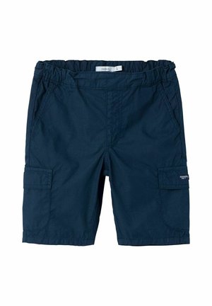 Navyblå knæshorts med elastisk talje og sidelommer med cargo på hvid baggrund.
