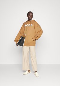 BOSS Camisola - medium beige
