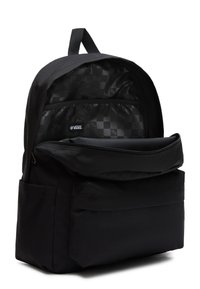 Zaino in tessuto nero con finitura texturizzata. Presenta un ampio interno, una tasca frontale con zip e un'etichetta del logo. Include spallacci regolabili.