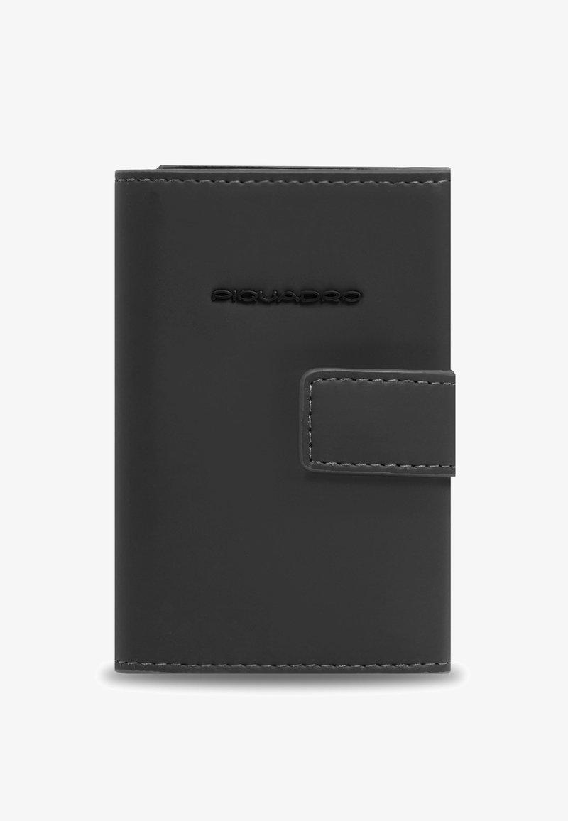 Portefeuille en cuir noir avec fermeture pression, forme rectangulaire, coutures visibles et nom de la marque "Piquadro" embossé à l'avant.