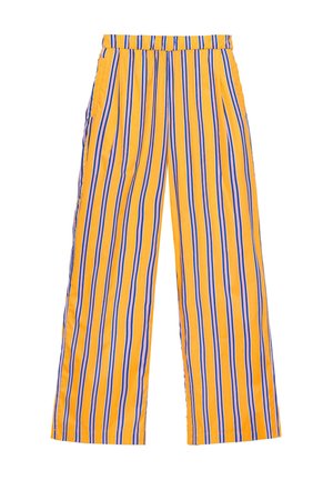 Sárga, bőszárú nadrág függőleges kék-fehér csíkokkal, elasztikus derékrésszel és oldalsó zsebekkel, fehér háttér előtt bemutatva.