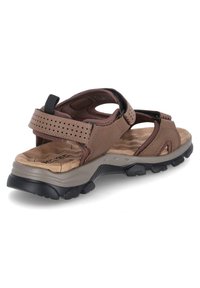 Sandalo in pelle marrone con cinturini perforati, chiusure regolabili in velcro, soletta imbottita e suola in gomma con tassellatura antiscivolo.