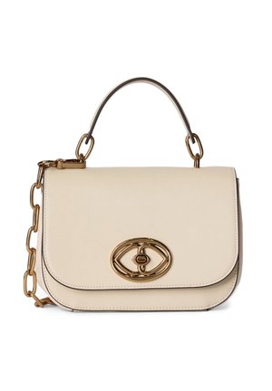 Borsa in pelle color crema con tracolla a catena dorata, manico superiore e chiusura anteriore a forma di occhio in oro.