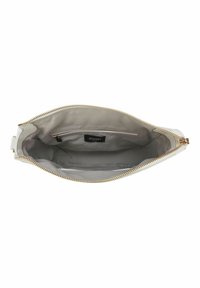 Borsa bianca con zip dorata, dotata di un interno beige, una piccola tasca interna e un'etichetta del marchio. Materiale liscio, design minimalista.