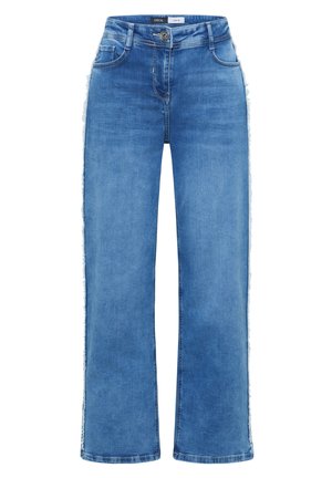 Jean en denim bleu taille haute, coupe droite, avec bouton et fermeture éclair à l'avant, poches latérales, et bords effilochés le long des coutures extérieures.