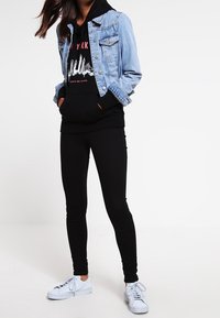 TWINTIP Mikina s kapucí - black