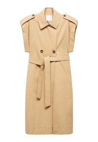 Beżowy trencz z podwójnym zapięciem, krótkimi rękawami i paskiem w talii. Wykonany z gładkiego materiału z naramiennikami.