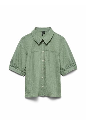 Chemise à manches courtes vert clair avec boutons, col large et fines rayures verticales, en tissu texturé.