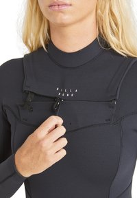 Black wetsuit with a zippered front, featuring a high neck and flatlock seams. Logo "BILLA BONG" visible on the chest. Smooth texture.