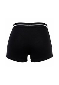 Svarta bomullsboxer med ett vitrandigt midjband, med en slät yta och en åtsittande design. Inga ytterligare detaljer syns.