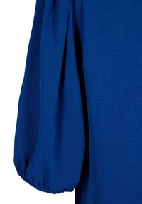 Zizzi MIT KURZEM ARM UND SCHLEIFE HINTEN - Blūze - estate blue