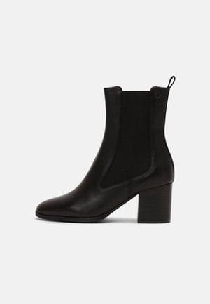 Stiefelette - black