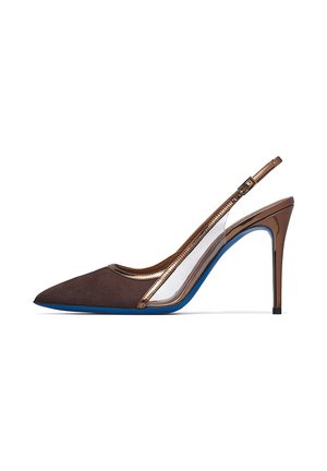 Décolleté slingback marrone con punta affusolata, rifiniture in rosa metallizzato, pannelli laterali trasparenti e suola blu.