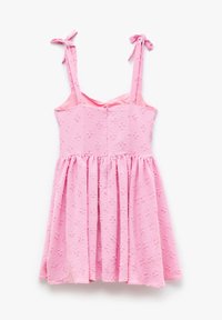 Rosa ärmelloses Kleid mit gebundenen Trägern, strukturiertem Stoff, Knopfverschluss und gerafftem Rock mit floralem Stickdesign.