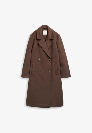 Manteau en laine marron à double boutonnage avec revers crantés, deux poches avant et une silhouette épurée et ajustée. Texture lisse, sans motifs visibles.
