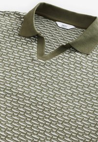 Next CUBAN COLLAR TEXTURED SHORT SLEEVE - REGULAR FIT - Piké - olive green