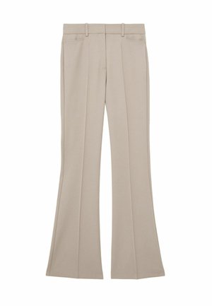 Beežid sirge lõikega püksid esite kortsude, vööaasa ja küljetaskutega, asetatud valgele taustale.