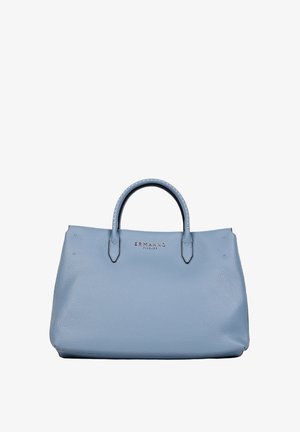 Borsa in pelle azzurro chiaro con doppi manici e il nome del marchio "ERMANNO" impresso in oro sul davanti.