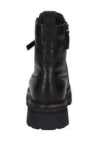 Sorte lær ankle boot med en glat overflade, der har et bageste løftede bånd, syningsdetaljer og en tyk gummisål.