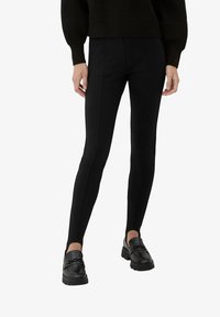 s.Oliver MIT FUSSSCHLAUFE - Legging - schwarz