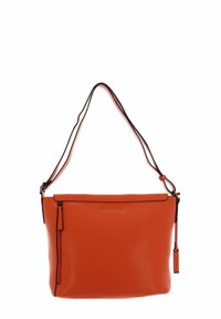 Sac à main en cuir orange de forme rectangulaire plate, avec une fermeture supérieure zippée et une bandoulière réglable bicolore. Comprend une poche avant.