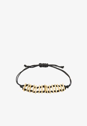 Czarna regulowana bransoletka z rzemyka z równomiernie rozmieszczonymi pionowymi złotymi prostokątnymi prętami przewleczonymi przez środek.