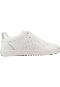 Baskets en cuir blanc avec une surface lisse, des détails perforés sur les côtés et un accent argenté au niveau du talon. Semelle en caoutchouc.