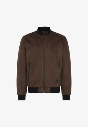 Chaqueta bomber de ante marrón con cuello, puños y dobladillo de canalé negro, con cremallera frontal y bolsillos laterales con cremallera.