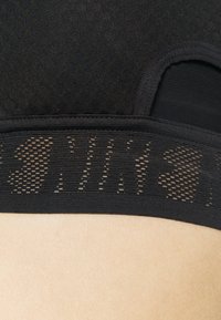 Nike Performance BRA - Vidēja atbalsta sporta krūšturis - black/dark smoke grey